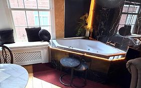 The smallest hotel in Amsterdam